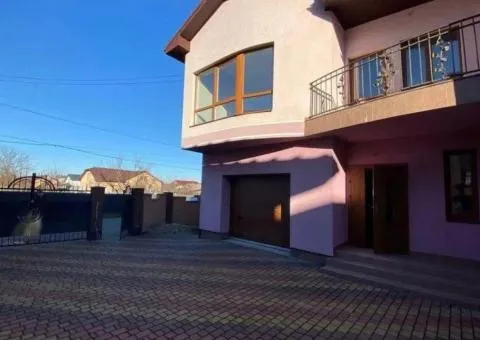 Будинок з ремонтом, гаражем і терасою | Івано-Франківськ