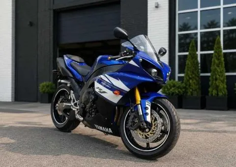 Yamaha R1 2011 рік