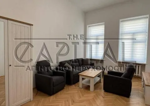 Rent 4-room apartment, 3rd floor of 5-storey building - Yaroslaviv Val St, Kyiv - 1/10