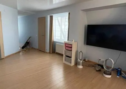 Продам 4-комнатную квартиру с авторским ремонтом - 1/10