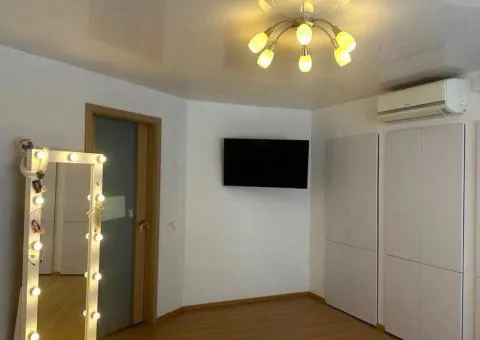 Продам 4-комнатную квартиру с авторским ремонтом - 5/10