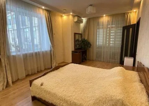 Продам 4-комнатную квартиру с авторским ремонтом - 6/10