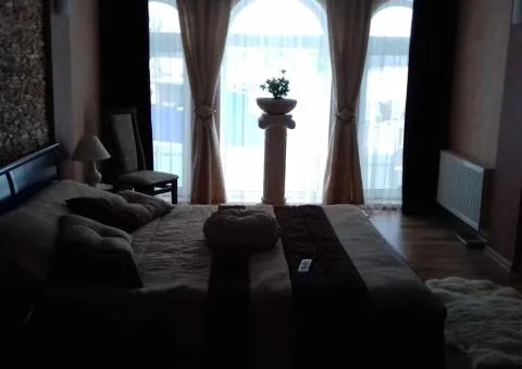 House with large territory, with business, land. 10 km from Zhadov. Owner