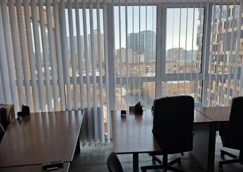 Office for rent in the center from 182 m², 2B Dilova St. Owner - 1/10