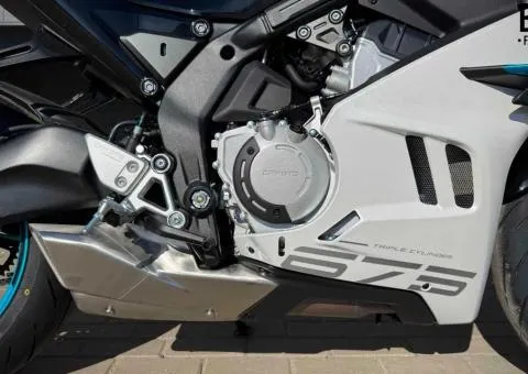 CF MOTO 675 SR-R motorcycle available - 2/3