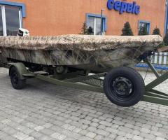 Катер чьовен із мотором