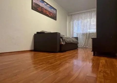 продам 2 кімнатну квартиру 12 квартал - 7/10