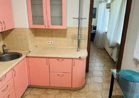 продам 2 кімнатну квартиру 12 квартал - 8/10