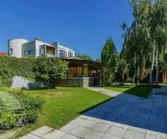 Осокорки ! Перша лінія Дніпра. 3,5 км., від метро Славутич.