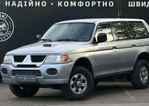 Mitsubishi Pajero Sport - 1/10