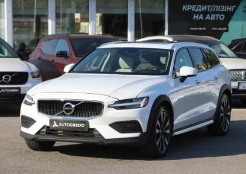 Volvo V60 Cross Country 2019, petrol, automatic, all-wheel drive, 70,000 km, Kharkiv