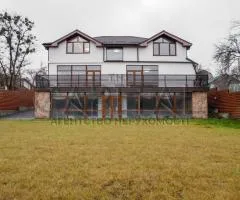 Аренда 5-комнатного дома, 450 м², ул. Харченка, Музычи