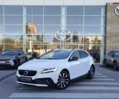 Volvo V40 Cross Country 2019, 1.5 L petrol, automatic, front-wheel drive, 47,495 km, Kyiv
