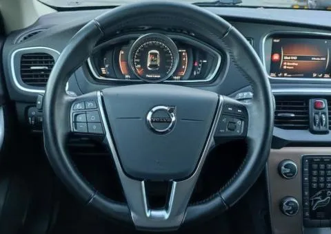 Volvo V40 Cross Country 2019, 1.5 L petrol, automatic, front-wheel drive, 47,495 km, Kyiv - 9/10