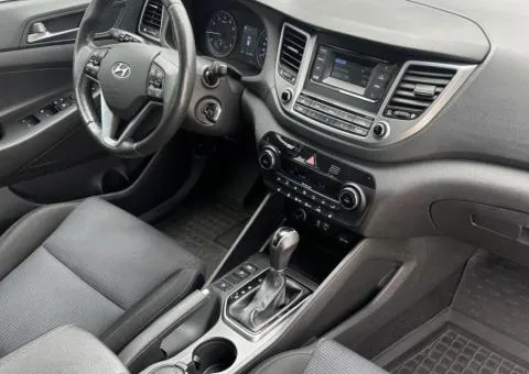 Hyundai Tucson 2016, 2 L petrol, automatic, front-wheel drive, 220,500 km, Kyiv - 9/10