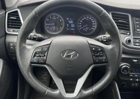 Hyundai Tucson 2016, 2 L petrol, automatic, front-wheel drive, 220,500 km, Kyiv - 10/10