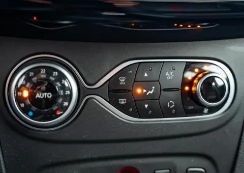 Renault Sandero StepWay 2019, 0.9 L petrol, automatic, front-wheel drive, 107,400 km, Kyiv - 4/10