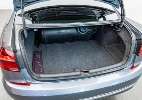 Volkswagen Passat 2017, 3.6 L LPG + petrol, automatic, front-wheel drive, 171,300 km, Kyiv - 7/10