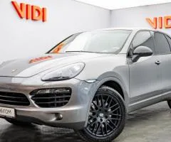 Porsche CAYENNE 2012, 3 L hybrid, automatic, all-wheel drive, 154,800 km, Kyiv
