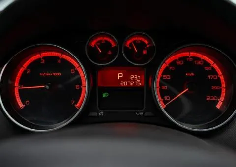 Peugeot 308 2010, 1.6 L petrol, automatic, front-wheel drive, 207,300 km, Kyiv - 4/10