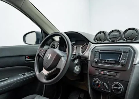Suzuki Vitara 2018, 1.6 L petrol, manual, front-wheel drive, 197,600 km, Kyiv - 10/10