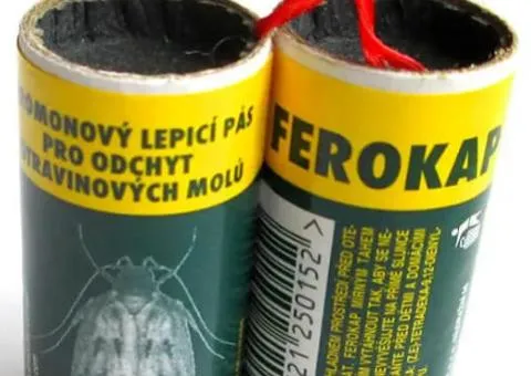 Липка стрічка від молі