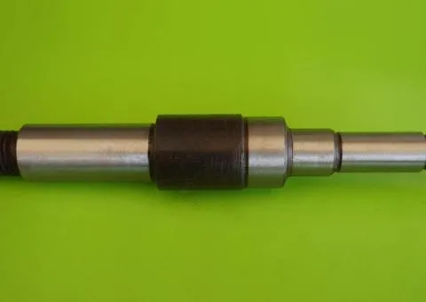 Вал водяного насоса ЮМЗ, Д-65 (під 405 підшипник)