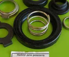 Ущільнення з манжетами водяного насоса Т-150 старого зразка Т-150, дв. СМД-60