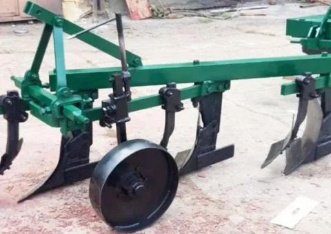 Three-body plow with anti-polishing shares for PLN-3-35 PA tractor - 1/6