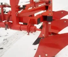 Лівий трикорпусний плуг ПЛН-3Л-25ШП навісний до трактора Віракс