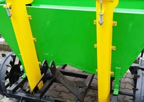Картофелесажалка польская Bomet тракторная 2-рядная (междурядье 70-75 см) - 1/3