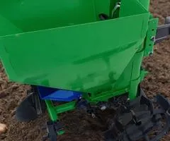 Саджалка картоплі до мототрактора з бункером для добрив (45 літрів)