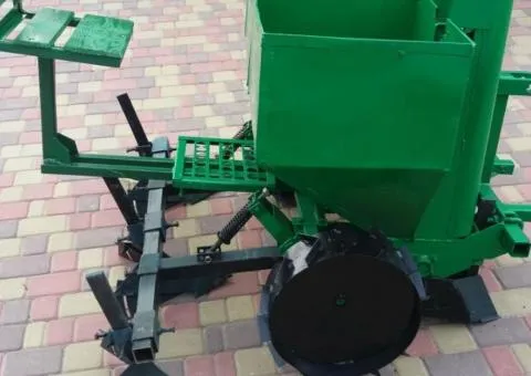 Двухрядная посадочная машина для картофеля к минитрактору КСНМ2 (полифановый окучник) - 1/6