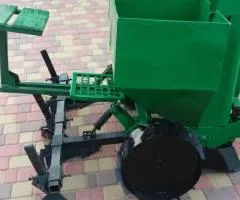 Дворядна саджалка картоплі до мінітрактора КСНМ2 (полицевий підгортач)
