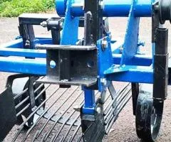 Посилений зміщений пасовий грохітний з активним ножем картоплекопач для мототрактора