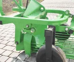 Картоплекопач тракторний вібраційний Бомет задній викид