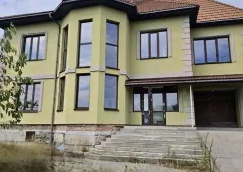 Продажа 4-комнатного дома, 353 м², с. Тетеревка, у р. Тетерев - 1/10