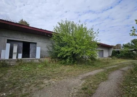 Продається склад в Берегове.