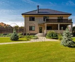 Аренда дома, 400 м², ул. Радужная, Великая Солтановка