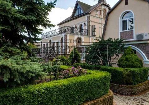 Аренда 6-комнатного дома, 1500 м², ул. Освободителей, Лютиж - 1/10