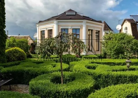 Аренда 6-комнатного дома, 1500 м², ул. Освободителей, Лютиж - 5/10