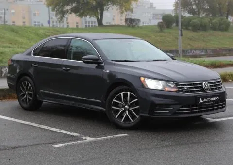 Volkswagen Passat 2017, petrol, automatic, front-wheel drive, 183,000 km, Kyiv