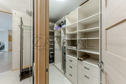 Аренда  квартира Киевская обл., Киев, Деловая ул., 2б - 49/56