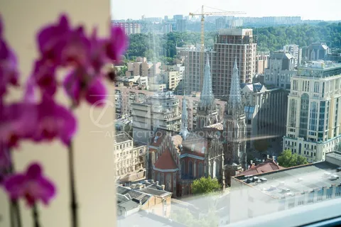 Аренда  квартира Киевская обл., Киев, Федорова ул., 2А - 49/80