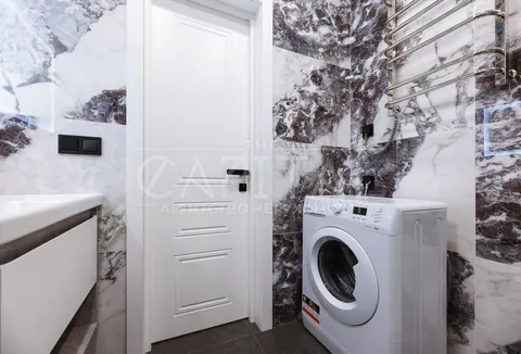 Аренда  квартира Киевская обл., Киев, Кирилловская ул., 37 - 15/33