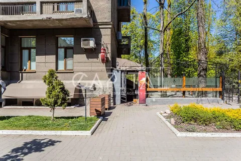 Аренда  офисное помещение Киевская обл., Киев, Шелковичная ул., 10 - 3/8