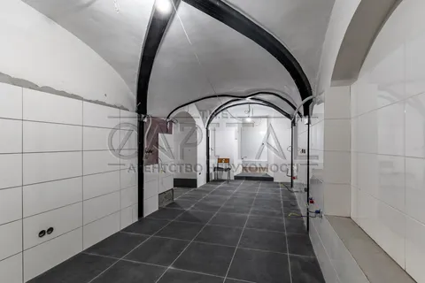 Аренда  коммерческое помещение Киевская обл., Киев, Межигорская ул., 3/7 - 8/13