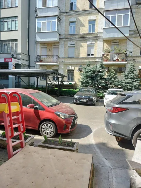 Аренда  коммерческое помещение Киевская обл., Киев, Межигорская ул., 3/7 - 13/13