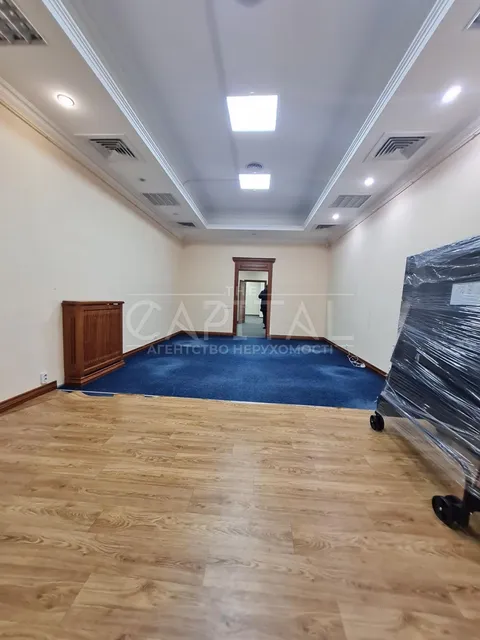 Аренда  офисное помещение Киевская обл., Киев, Новоконстантиновская ул.,  - 4/13