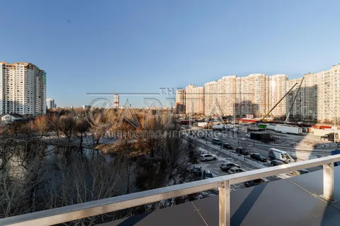 Аренда  коммерческое помещение Киевская обл., Киев, Григоренко Петра ул., 10 - 24/28